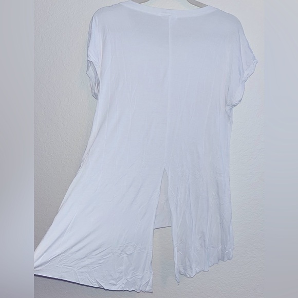 Adrienne t-shirt with slit in the back - Picture 2 of 3